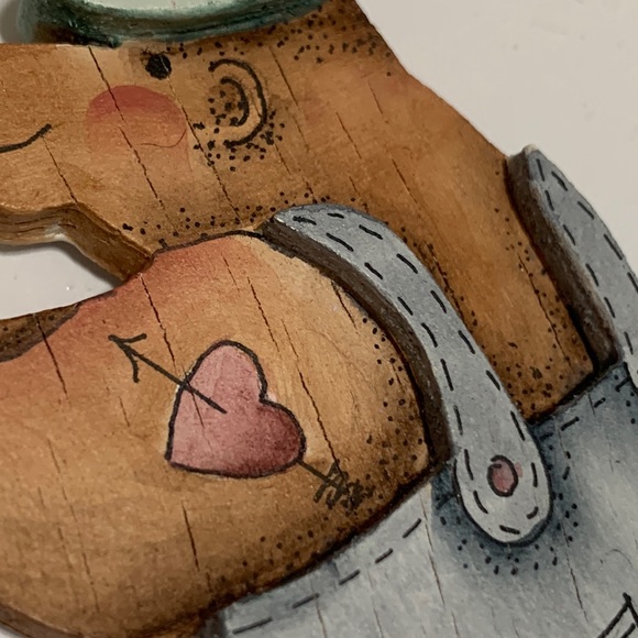 Alaska bear with fish wood ornament Mary Harper - Picture 7 of 16